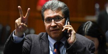 Monreal sorprendió al revelar en clase un inesperado cambio de bancada en San Lázaro