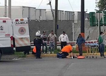 Motocicleta embestida en Juárez
