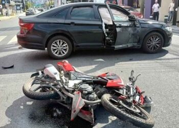 motociclista lesionado semáforo San Pedro