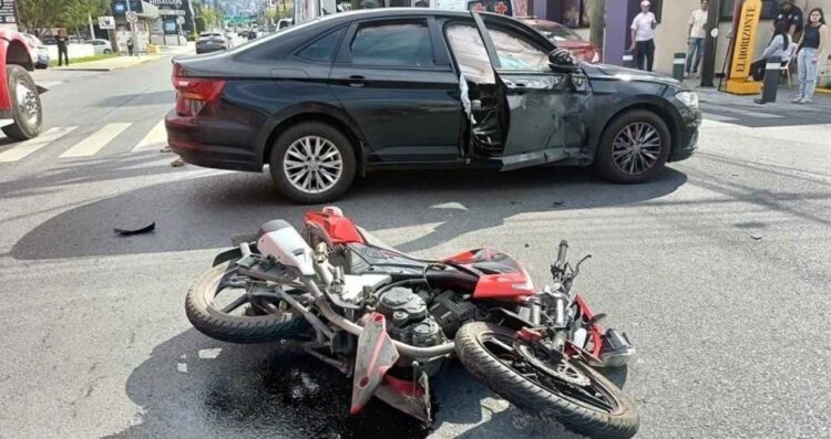 motociclista lesionado semáforo San Pedro
