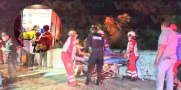 Mujer atropella a personas en Victoria