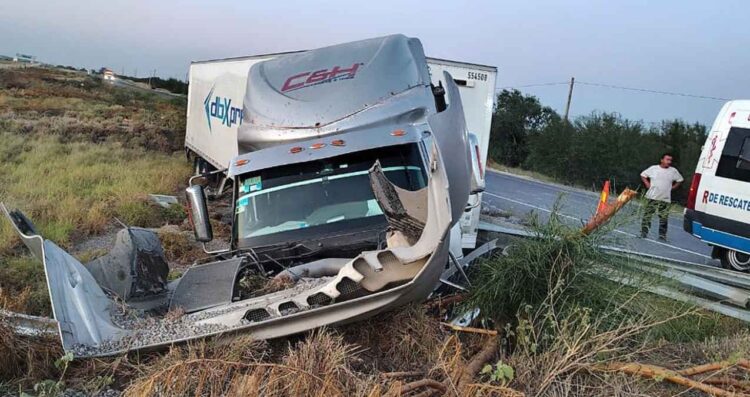 accidente en carretera a Nuevo Laredo