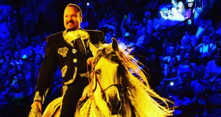 Pepe Aguilar triunfa en Guadalajara con lleno total tras controversia