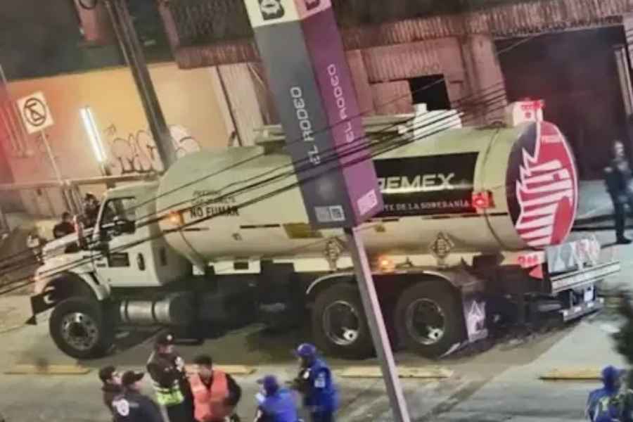 pipa de Pemex socavón Iztacalco