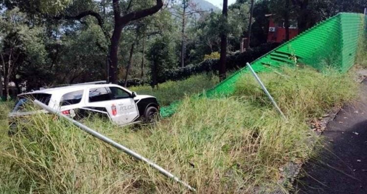 policía San Pedro dormido