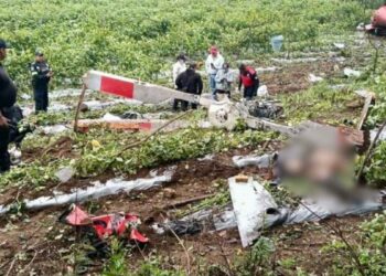Reportan al menos 2 personas sin vida tras desplome de un helicóptero en el Estado de México