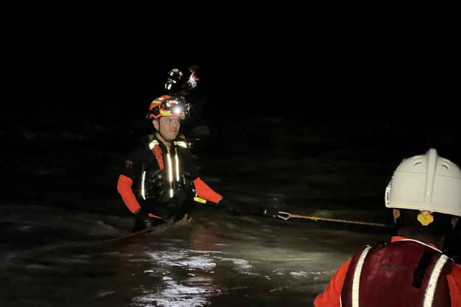 Rescatan a menores Cadereyta (1)