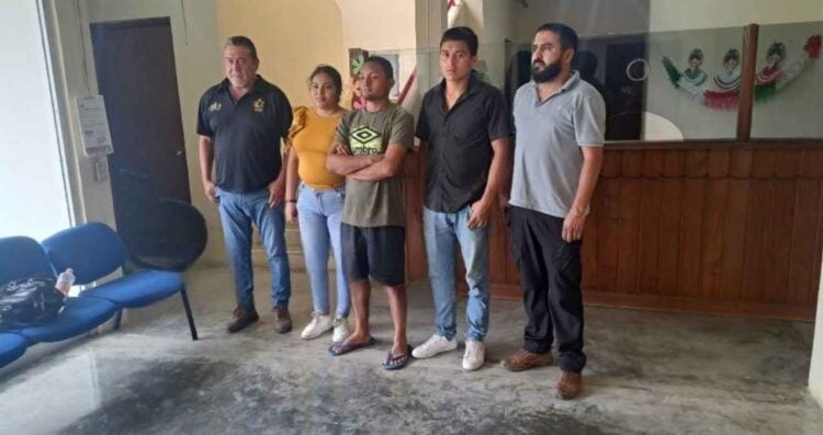 Rescatan en Hualahuises a joven