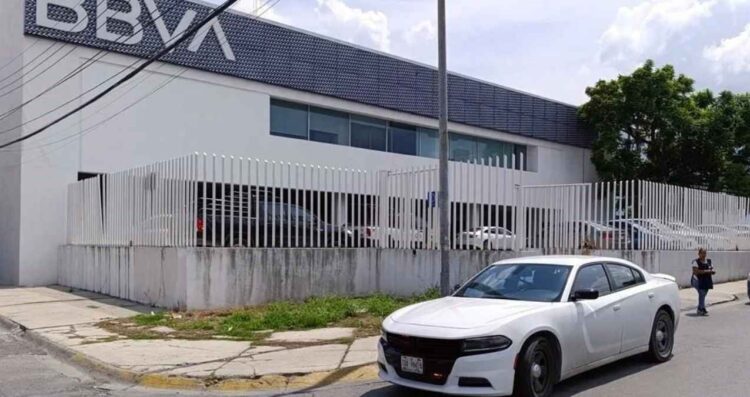 Roban 2 millones de pesos a cliente de un banco en Guadalupe, NL