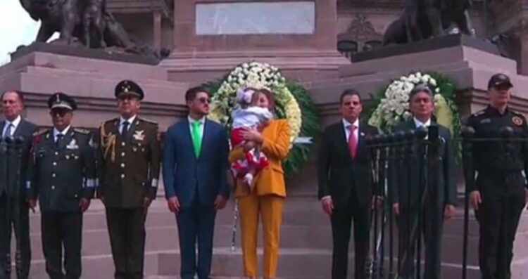 Samuel García lidera el desfile en Nuevo León en compañía de su esposa, Mariana Rodríguez