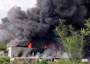 Se registra fuerte incendio en el Parque Industrial en Escobedo, NL