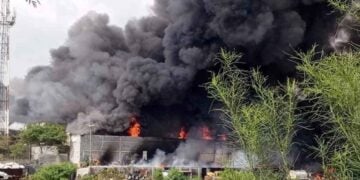 Se registra fuerte incendio en el Parque Industrial en Escobedo, NL