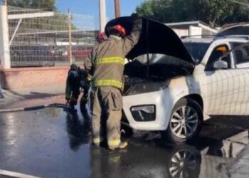 camioneta incendio centro Nuevo Laredo