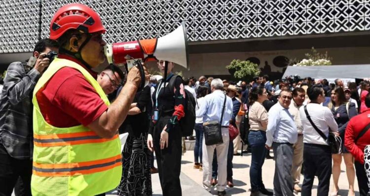 Simulacro nacional en Cámara de Diputados moviliza a 3 mil personas