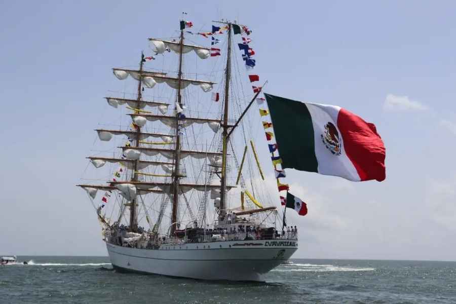 Tras tragedia en Brooklyn, el buque-escuela Cuauhtémoc de México vuelve a navegar.n