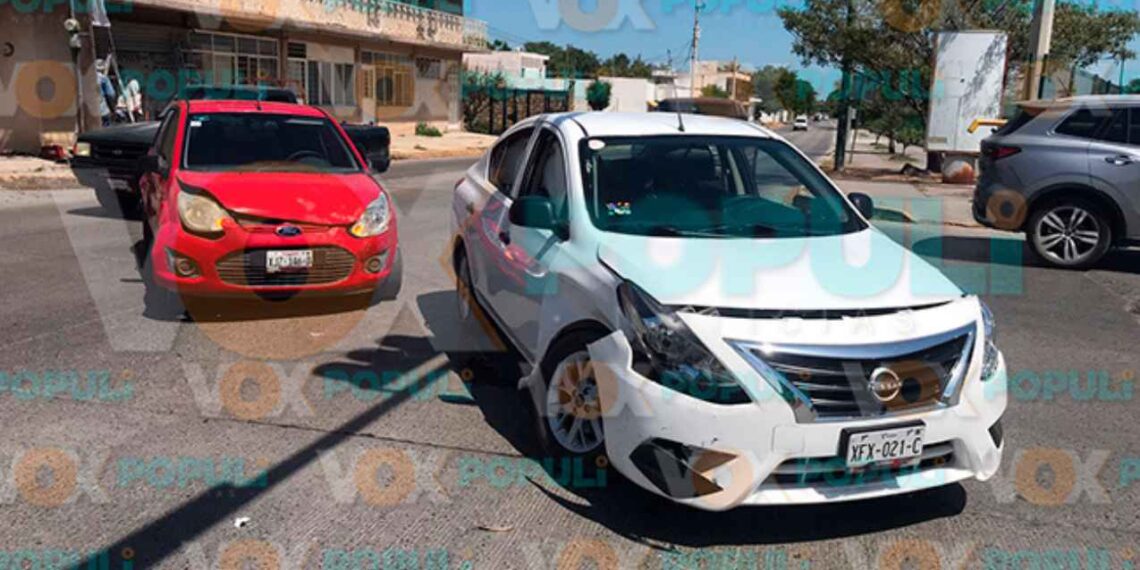 Ven semáforo en verde al mismo tiempo y protagonizan fuerte choque en avenida de Cd. Victoria, Tamaulipas