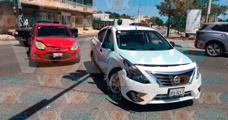 Ven semáforo en verde al mismo tiempo y protagonizan fuerte choque en avenida de Cd. Victoria, Tamaulipas