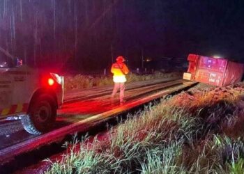 Vuelca tráiler en la Carretera Nacional de Linares, Nuevo León