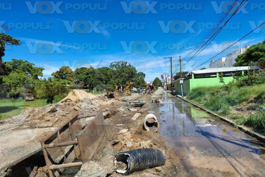 auto cae en zanja en madero