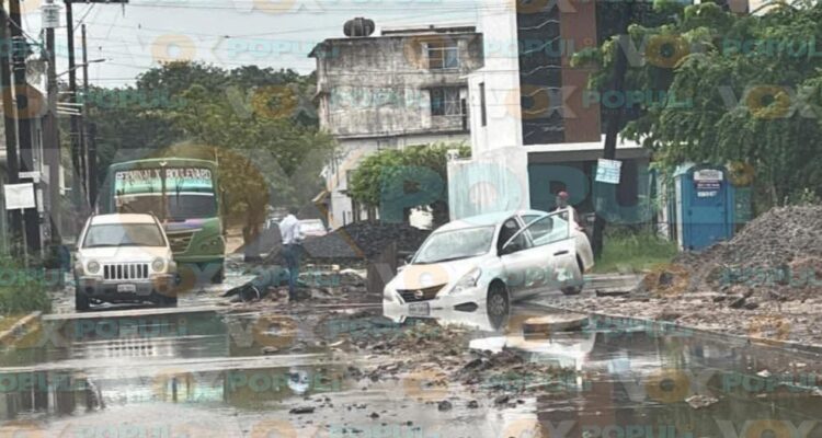 auto cae en zanja en madero