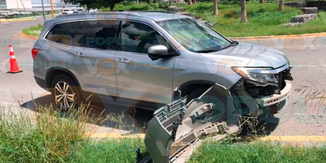 choca contra camioneta Victoria