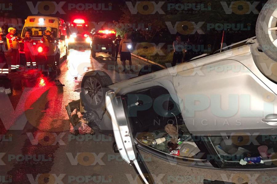 coche volcado en victoria