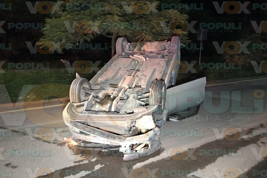 coche volcado en victoria