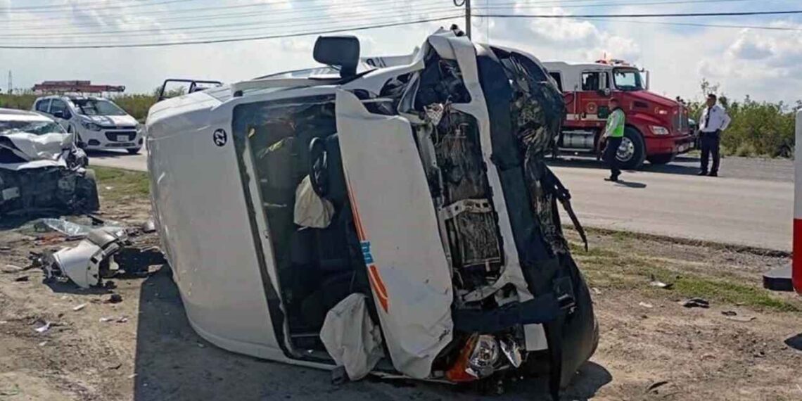 choque y volcadura en Apodaca