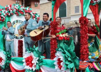 desfile binacional Nuevo Laredo