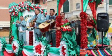 desfile binacional Nuevo Laredo