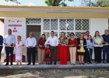 entrega de aula educativa en victoria