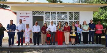 entrega de aula educativa en victoria