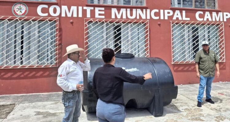 entrega de tinacos en Matamoros