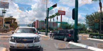 fuerte choque camionetas Victoria