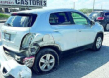 _impactando a camioneta en Nuevo Laredo