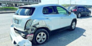 _impactando a camioneta en Nuevo Laredo