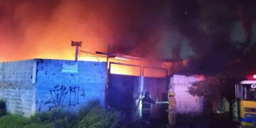 _incendio consume vivienda en Guadalupe