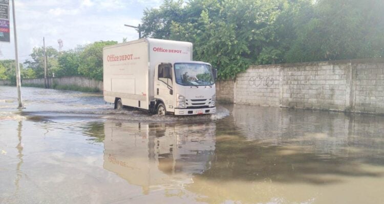 inundación en camino del arenal