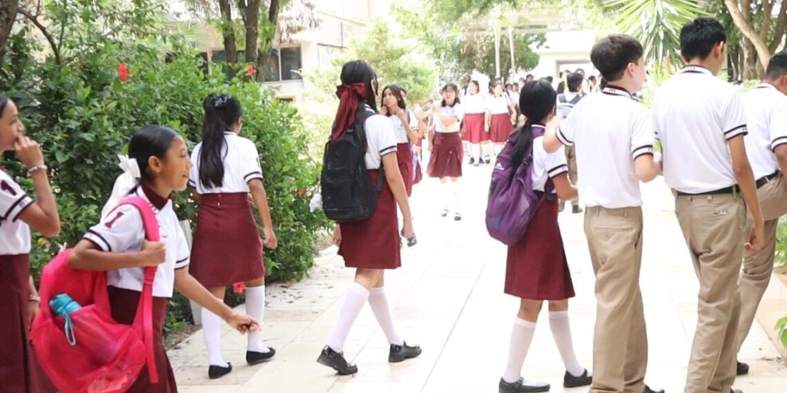 mochilas transparentes en secundarias de Matamoros