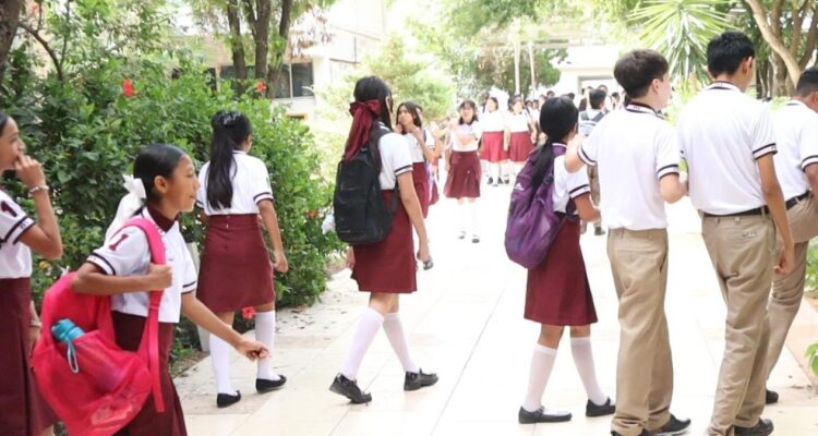 mochilas transparentes en secundarias de Matamoros