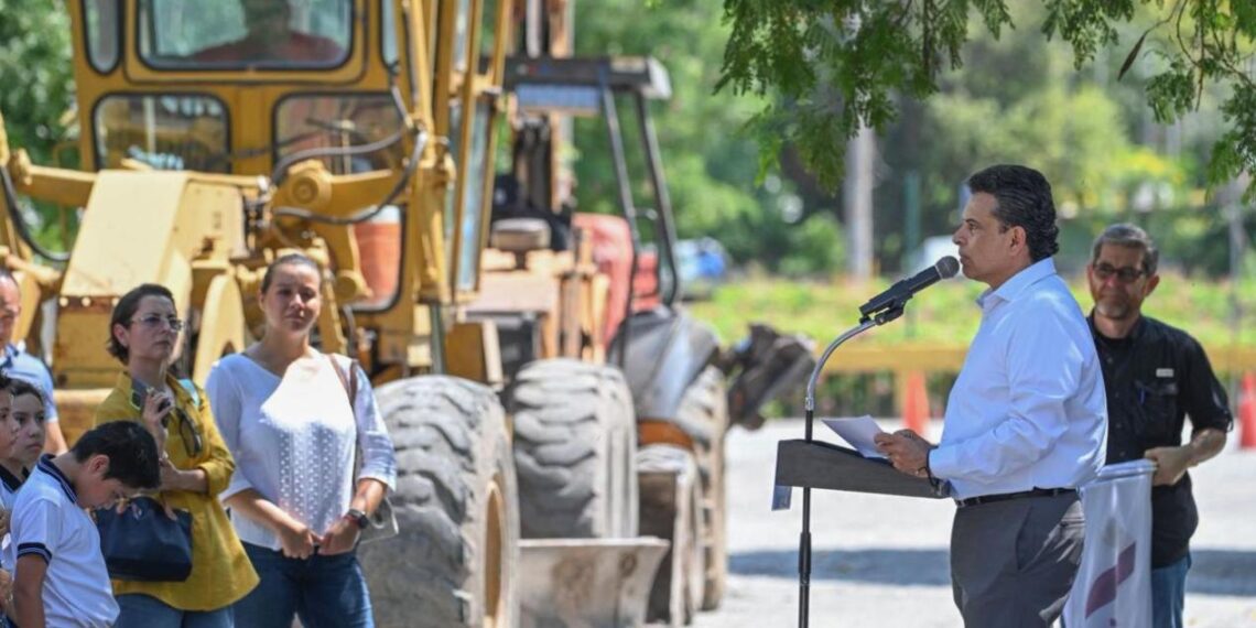 pavimentación en colonia Lázaro Cárdenas en Victoria