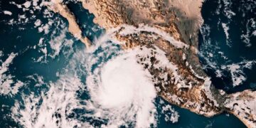 ¿Cuántos huracanes más podrían formarse en el Atlántico y Pacífico este 2025?