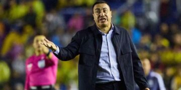 ¿Por qué Efraín Juárez recibió una tarjeta roja en el Clásico Capitalino