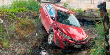 ¿Qué se sabe del fuerte choque que terminó con un vehículo en el canal de El Mante, Tamaulipas?
