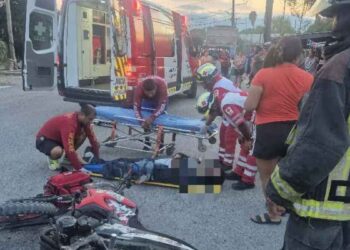 Accidente vial deja a motociclista herido en Linares