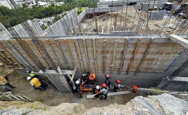 Albañil cae de una escalera en una construcción de San Pedro y resulta herido