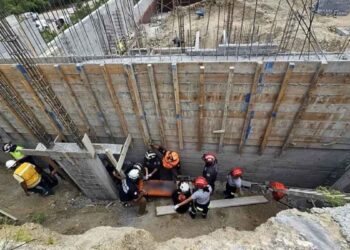 Albañil cae de una escalera en una construcción de San Pedro y resulta herido