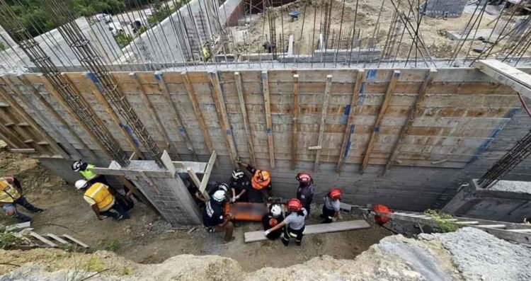 Albañil cae de una escalera en una construcción de San Pedro y resulta herido