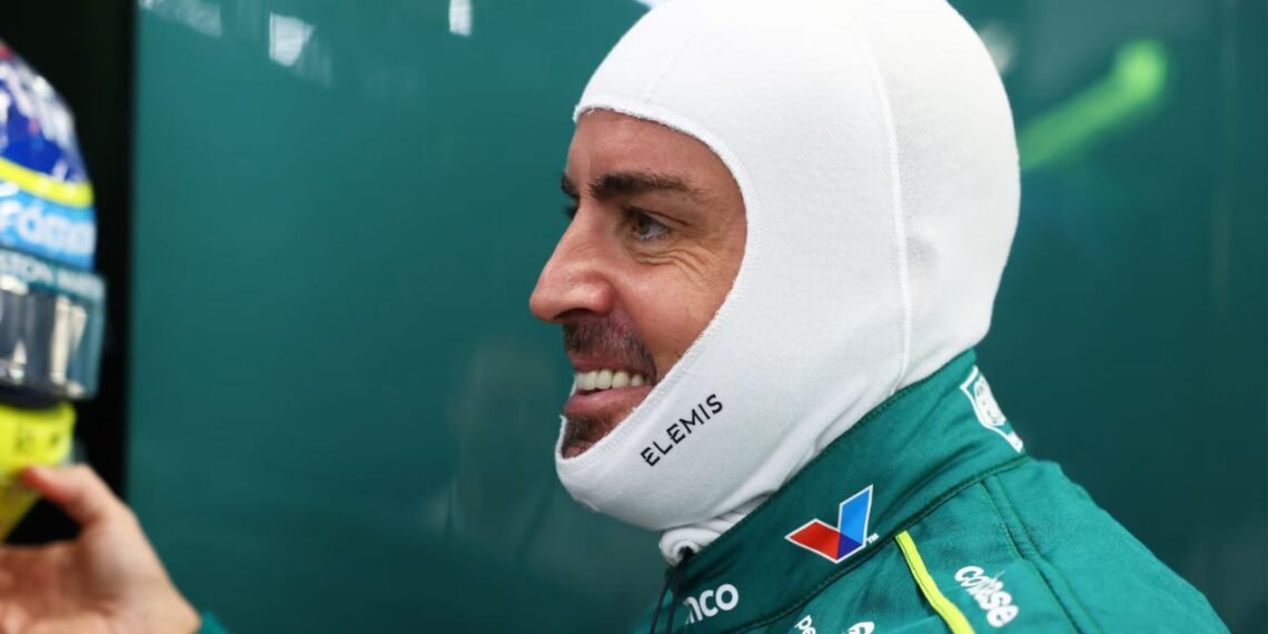 Alonso sorprende y lidera la práctica libre en Singapur