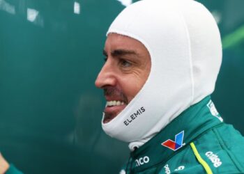 Alonso sorprende y lidera la práctica libre en Singapur